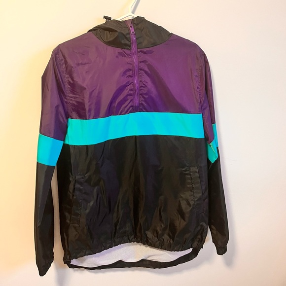 Pull over Windbreaker - Picture 2 of 3